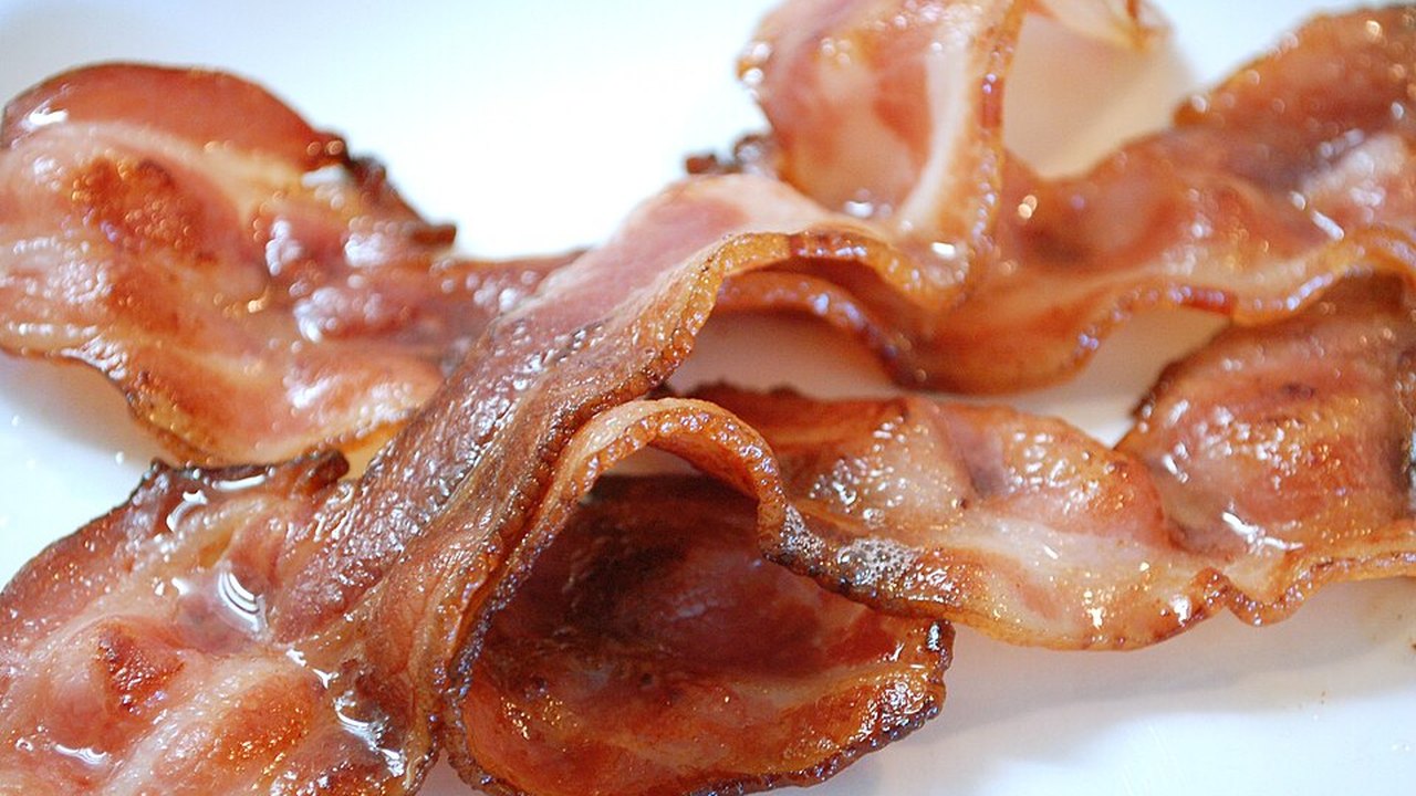 Crispy cooked bacon rashers